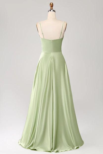 Vestido de fiesta largo de satén con cuello vuelto, corte A y pliegues en color salvia polvorienta 