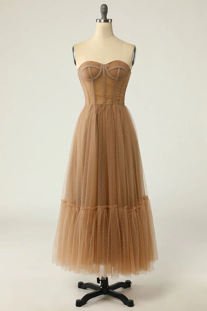 Vestido de fiesta con corsé y lunares color caqui