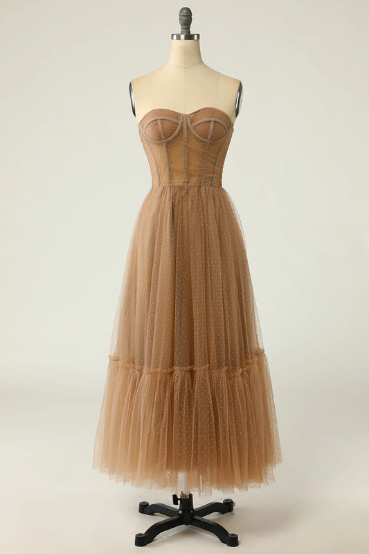 Vestido de fiesta con corsé y lunares color caqui