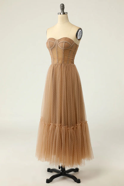 Vestido de fiesta con corsé y lunares color caqui