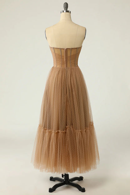 Vestido de fiesta con corsé y lunares color caqui