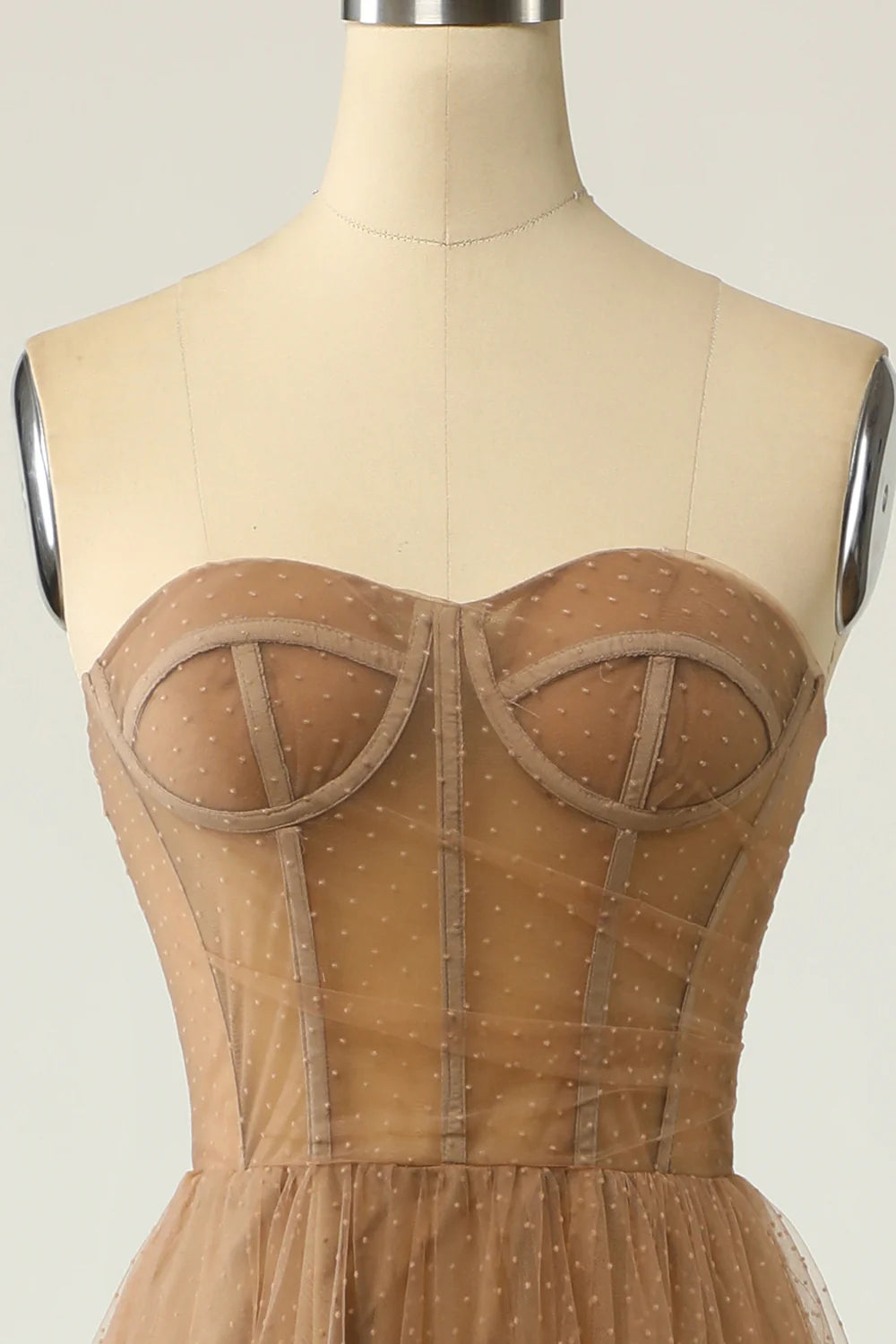 Vestido de fiesta con corsé y lunares color caqui
