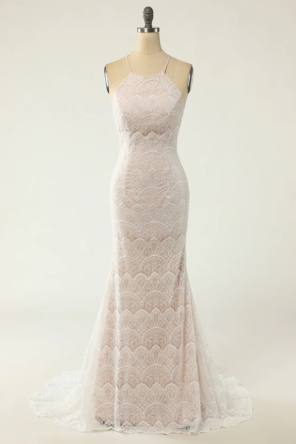 Vestido de novia de encaje blanco con escote halter y cola larga 