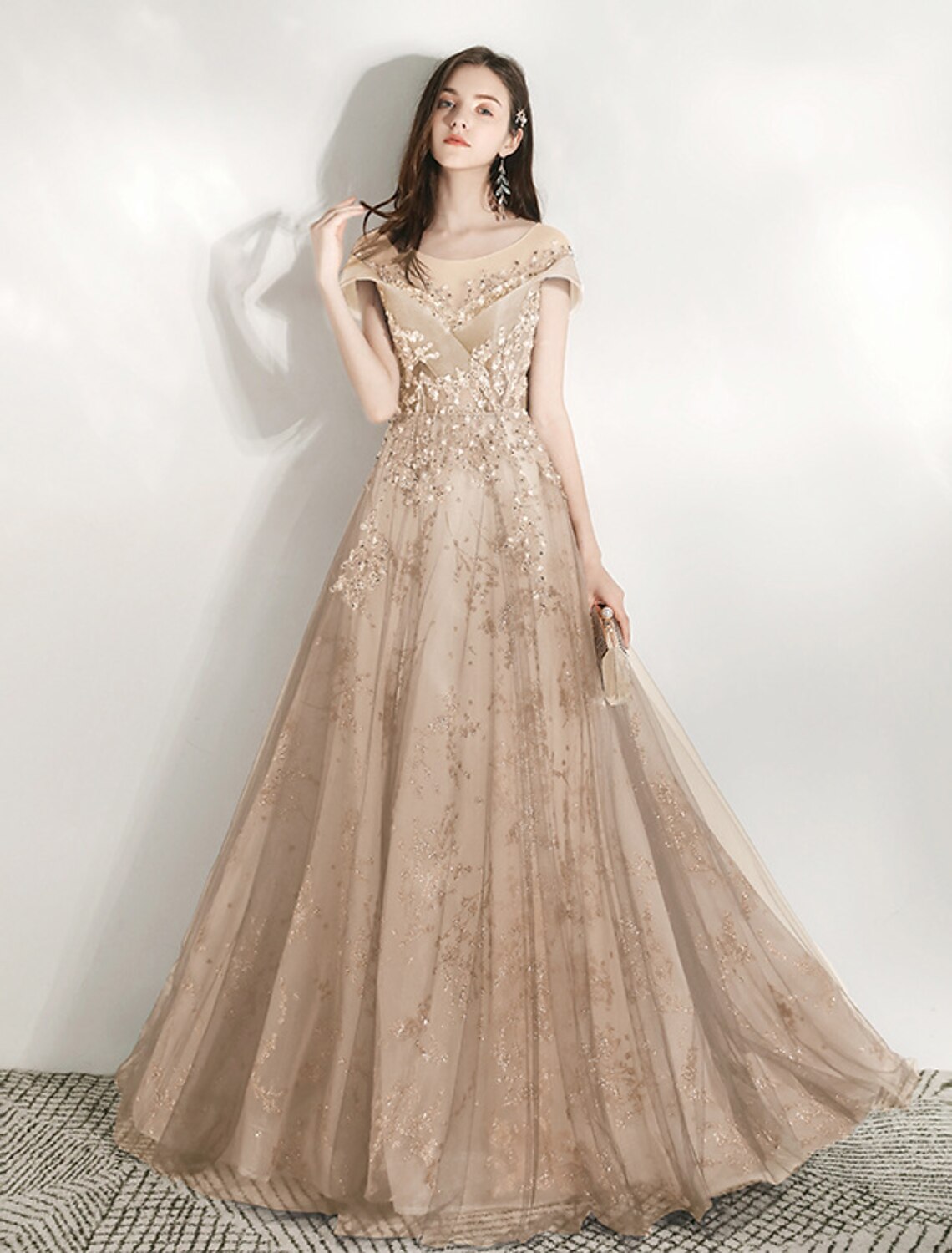 Vestido de dama de honor de corte A, escote joya, manga corta, hermosa espalda, largo hasta el suelo, tul con cristales/banda