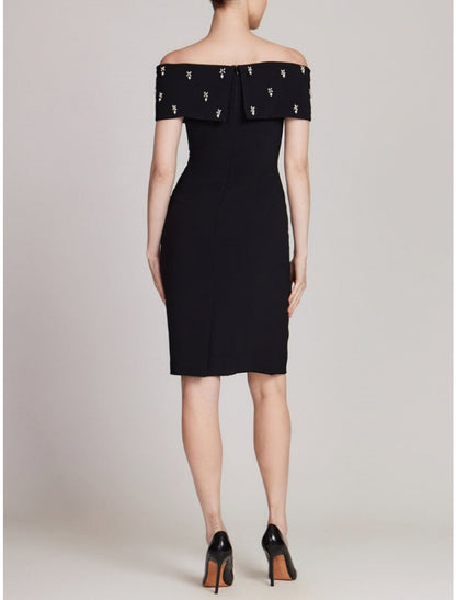 Vestido elegante de fiesta para invitadas de boda, con corte en forma de tubo o columna, largo hasta la rodilla, color negro, manga corta, hombros descubiertos, tejido elástico con cristales.