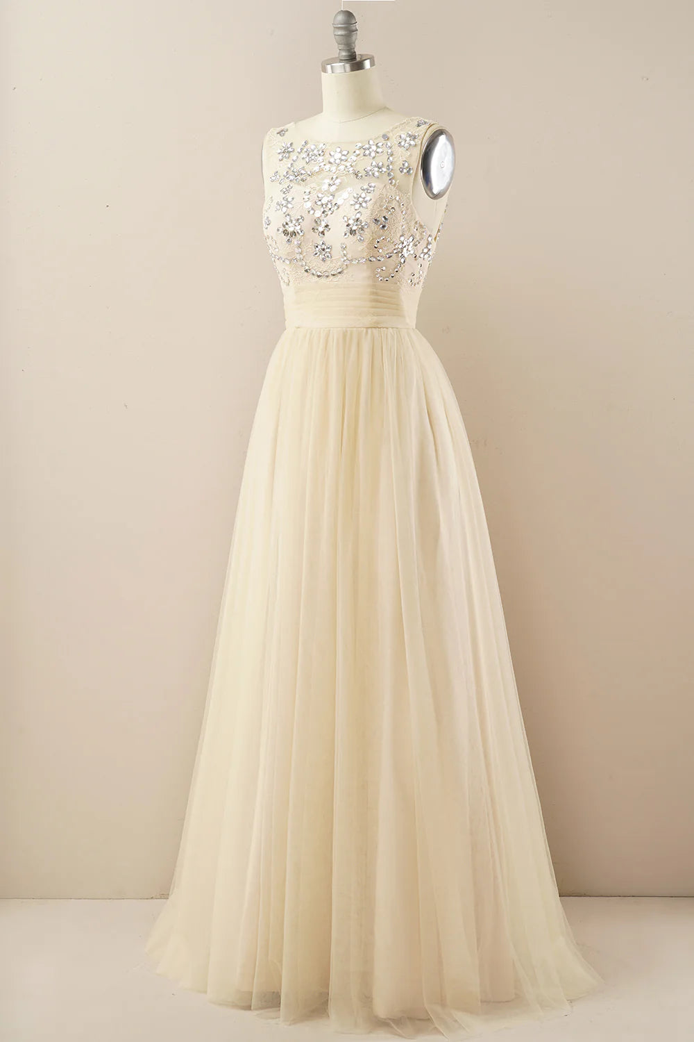 Vestido de fiesta de tul burdeos 