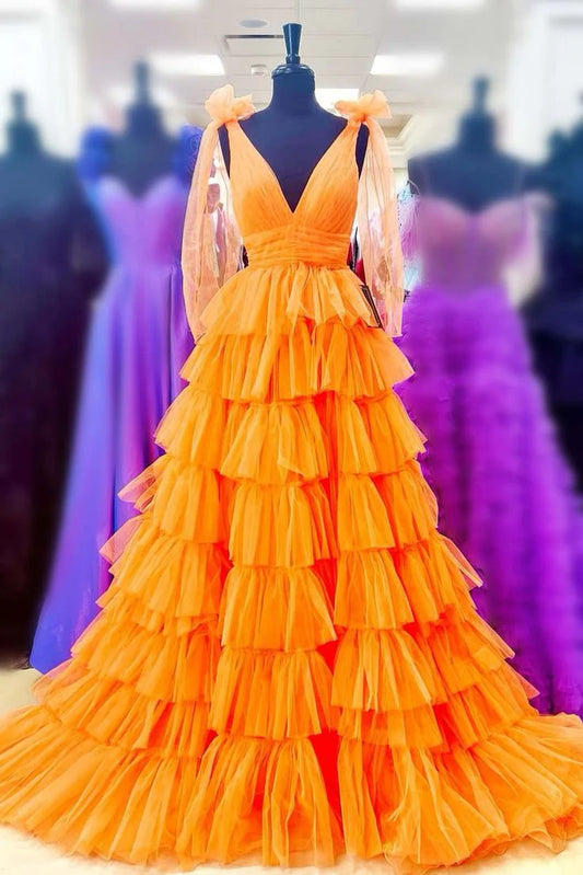 Vestido de fiesta con escote en V, abertura hasta el suelo y volantes 
