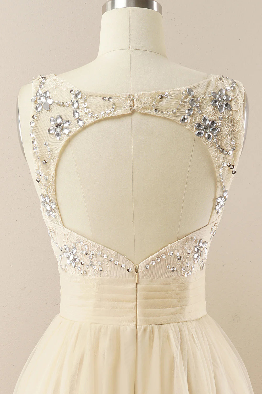 Vestido de fiesta de tul burdeos 