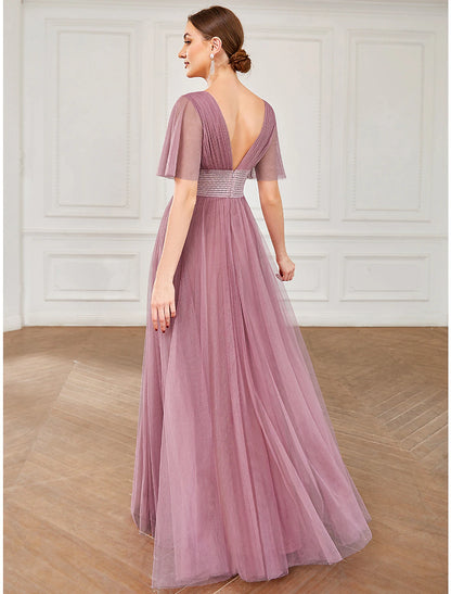 Vestido de dama de honor de corte A, escote en V, manga corta, talla grande, largo hasta el suelo, tul con volantes, drapeado y capas.
