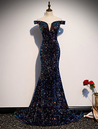 Mermaid / Trumpet Mother of the Bride Dress Wedding Guest Elegant Sparkle & Shine Off Shoulder Sweep / Brush Train Sequined Cap Sleeve with Solid Color