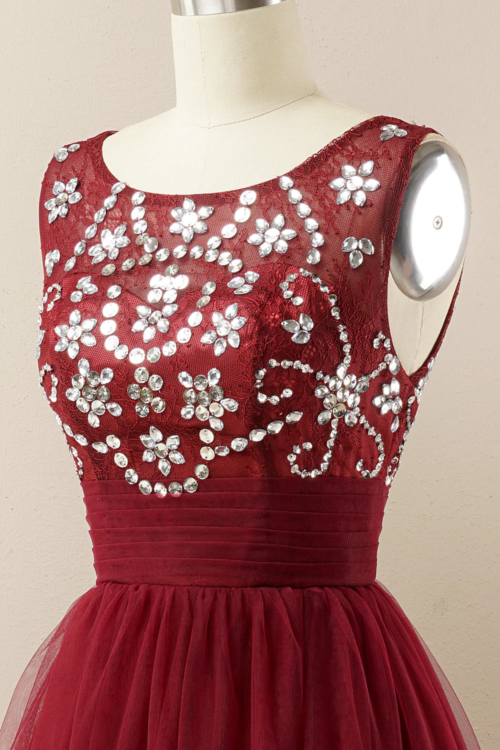 Vestido de fiesta de tul burdeos 