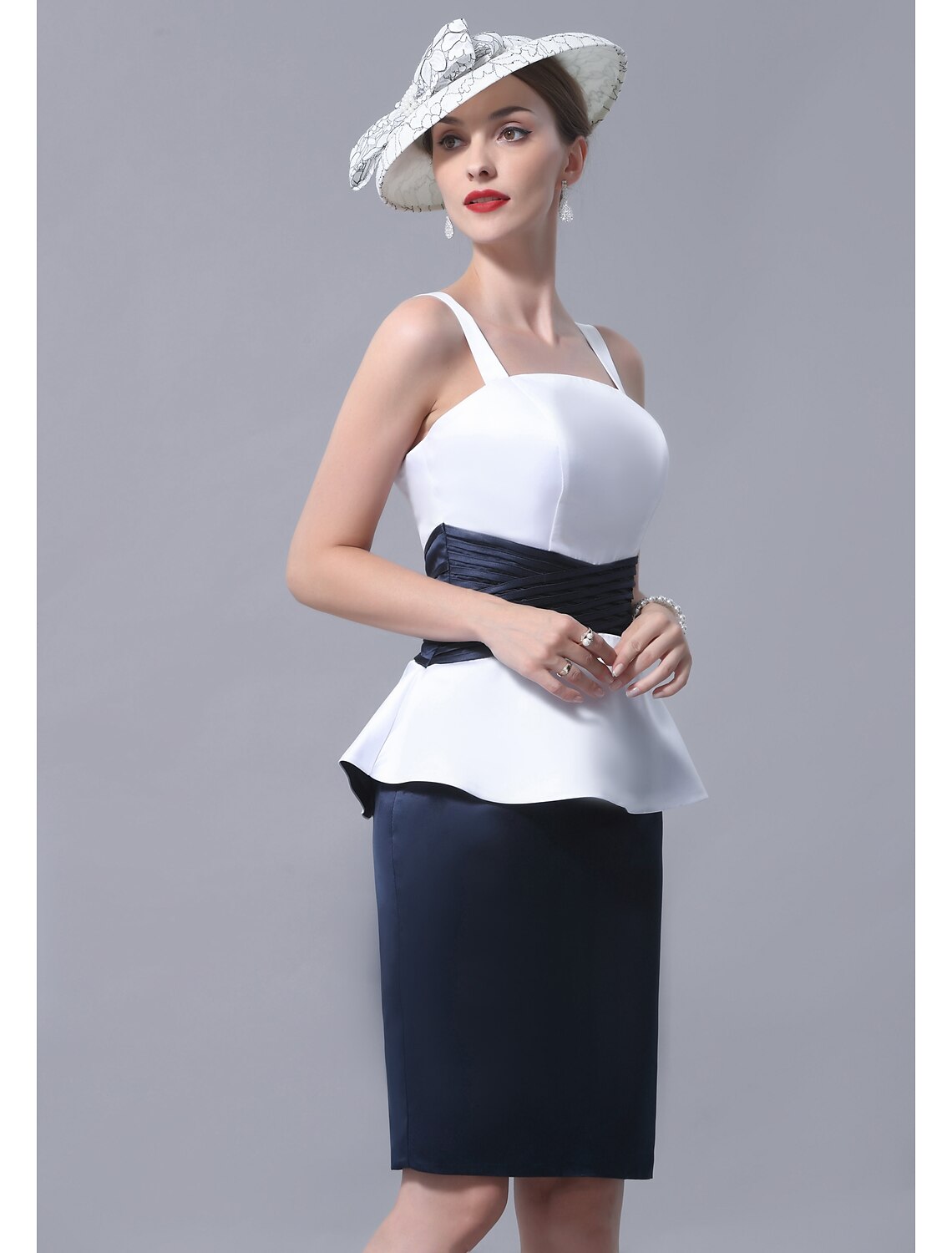 Sheath / Column Mother of the Bride Dress Vintage Plus Size Elegant Straight Neckline Knee Length Satin Sleeveless with Sash / Ribbon