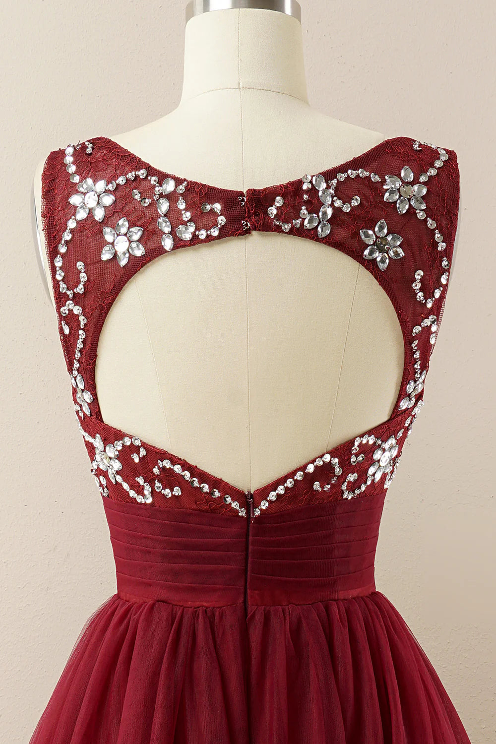 Vestido de fiesta de tul burdeos 