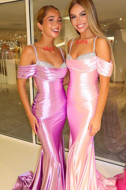 Elegante vestido de fiesta largo estilo sirena con tirantes finos fruncidos y cuentas 