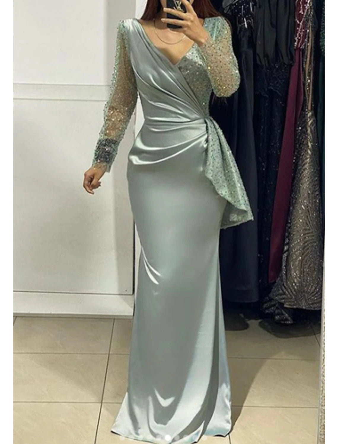 Vestido de noche sirena/trompeta con brillo y brillo, vestido formal para invitadas de boda, largo hasta el suelo, manga larga, cuello en V, charmeuse para invitadas de boda de otoño con perlas fruncidas