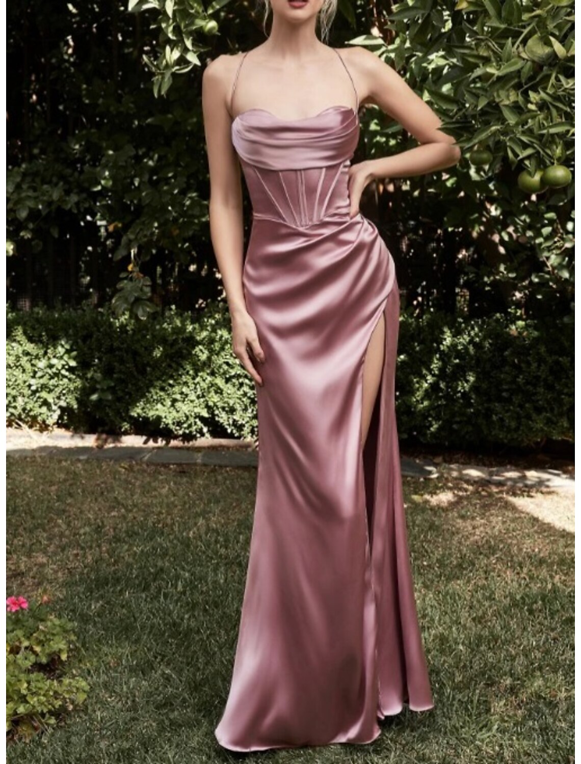 Vestido de dama de honor de corte sirena/trompeta, hombros descubiertos, sin mangas, azul, largo hasta el suelo, de gasa con abertura frontal/fruncido