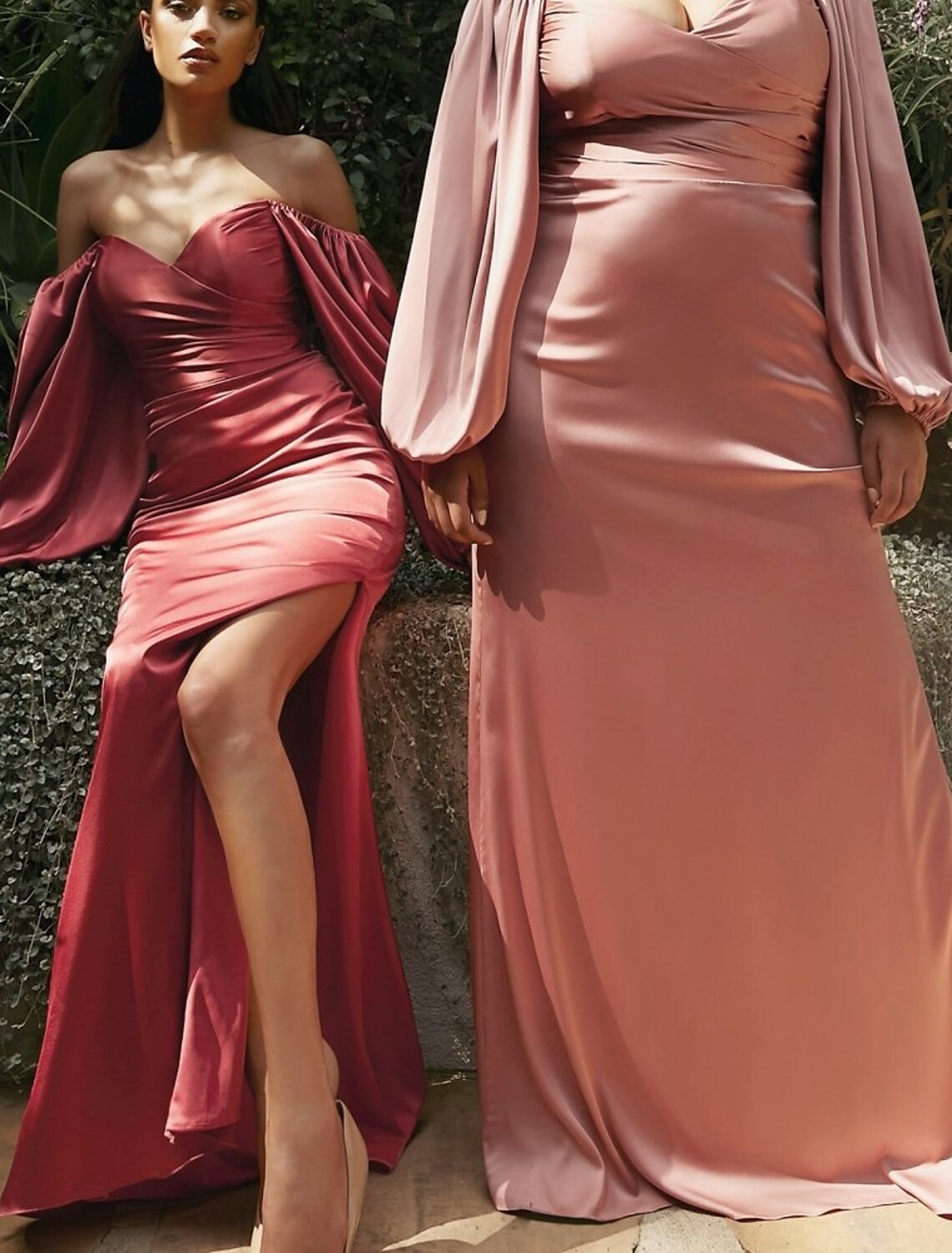 Vestido de dama de honor de corte sirena/trompeta, hombros descubiertos, manga larga, rosa, largo hasta el suelo, de gasa/satén con abertura frontal/fruncido