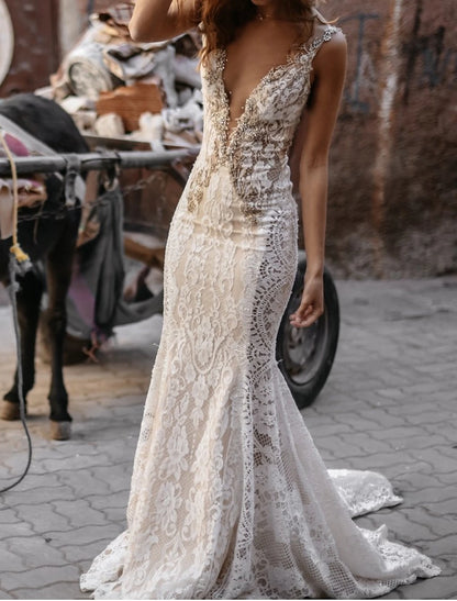 Beach Open Back Sexy Boho Wedding Dresses Mermaid / Trumpet V Neck Sleeveless Court Train Lace Bridal Gowns With Appliques