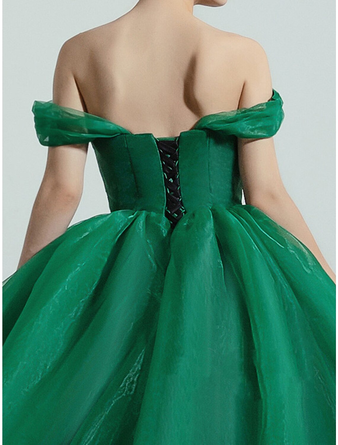 Vestidos de fiesta de lujo, vestido de quinceañera, cola larga, manga corta, hombros descubiertos, organza con pliegues elegantes