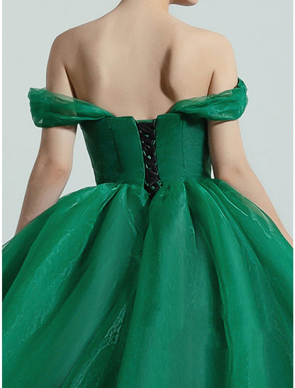 Vestidos de fiesta de lujo, vestido de quinceañera, cola larga, manga corta, hombros descubiertos, organza con pliegues elegantes