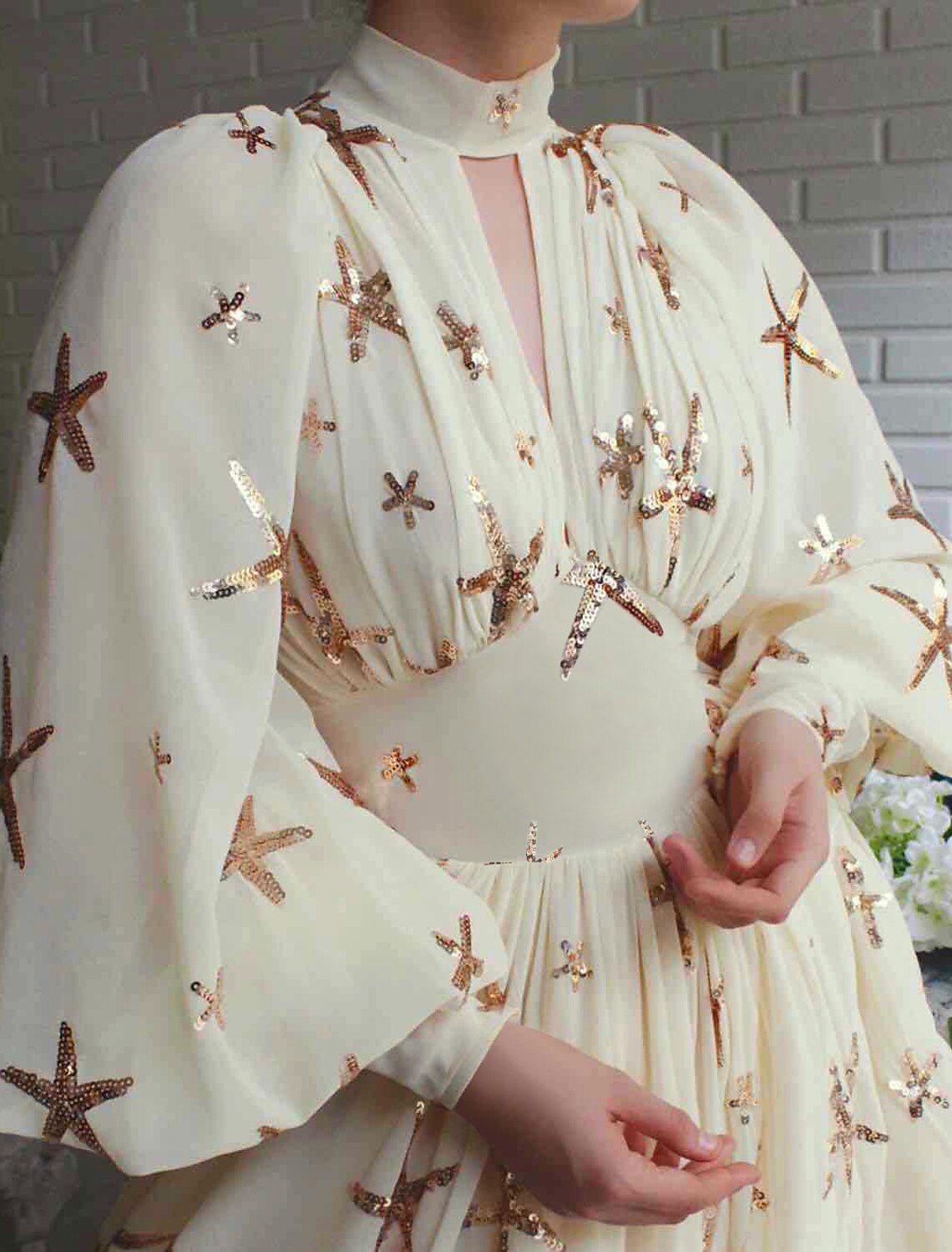 Vestido de fiesta de graduación de corte A, talla grande, para invitados de boda, de compromiso, con cola larga y cuello alto, de gasa con pliegues y abertura con lentejuelas.