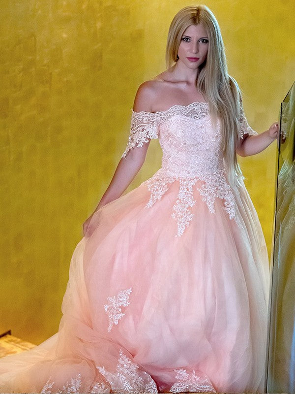 Vestido de fiesta de tul con encaje, hombros descubiertos, sin mangas y cola de corte