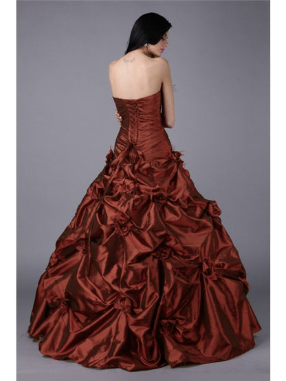 Vestido de fiesta largo de tafetán sin tirantes y sin mangas con flores hechas a mano