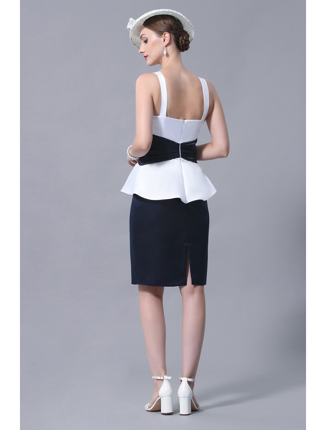Sheath / Column Mother of the Bride Dress Vintage Plus Size Elegant Straight Neckline Knee Length Satin Sleeveless with Sash / Ribbon