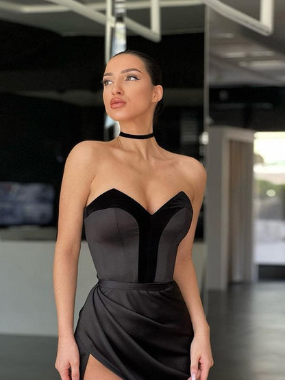 Vestidos de corte tubo/columna con charmeuse, fruncidos, escote corazón, sin mangas y cola larga