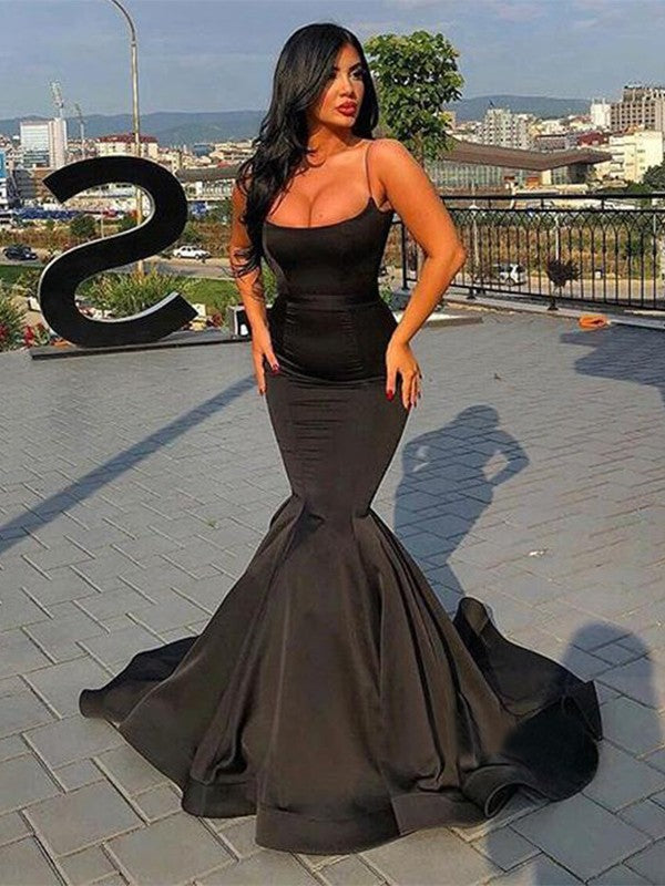 Vestidos de satén con corte trompeta/sirena, sin mangas, tirantes finos, cola larga y volantes