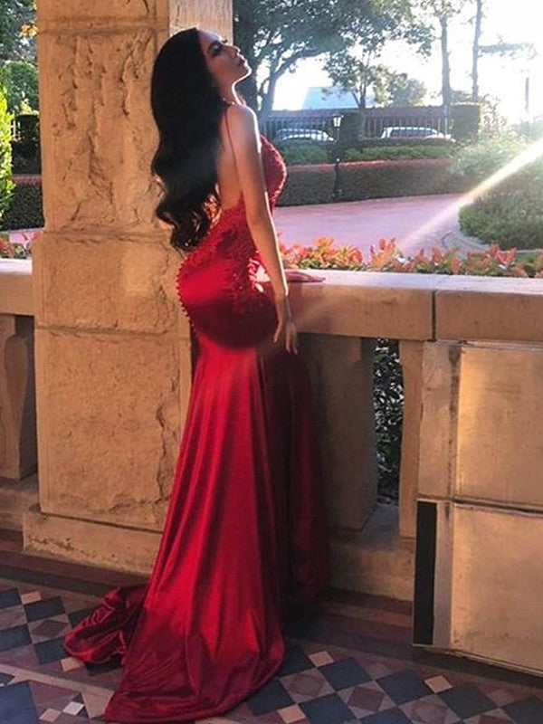 Vestidos de satén estilo seda con tirantes finos, sin mangas y cola larga con apliques