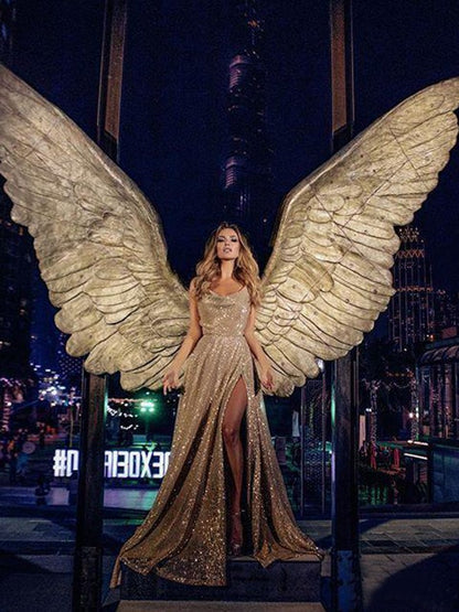 Vestidos de corte A/princesa, sin mangas, escote en V, cola larga, volantes y lentejuelas