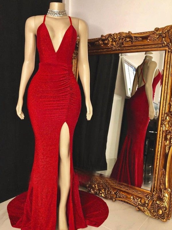 Vestidos de corte tubo/columna con escote en V fruncido, sin mangas y con cola larga