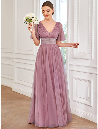 Vestido de dama de honor de corte A, escote en V, manga corta, talla grande, largo hasta el suelo, tul con volantes, drapeado y capas.