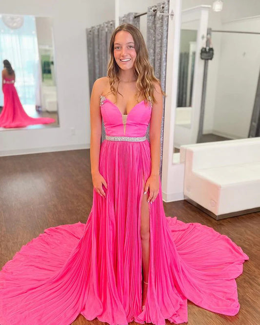 Vestido de noche de gasa con escote en A, espalda descubierta, largo, con corpiño de cuentas y abertura lateral 