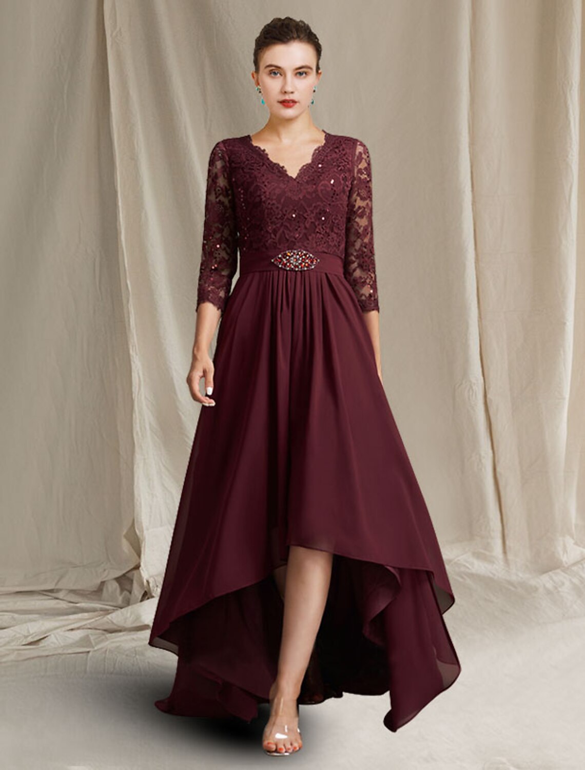 Vestido de madre de la novia de corte A, talla grande, elegante, escote en V alto y bajo, asimétrico, largo hasta el suelo, de gasa, encaje, manga 3/4 con pliegues, apliques y broche de cristal.