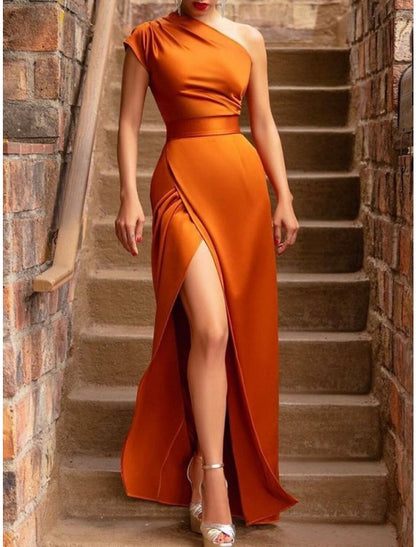 Vestido de dama de honor con corte tubo/columna, un hombro, sin mangas, elegante, largo hasta el suelo, de satén con abertura frontal