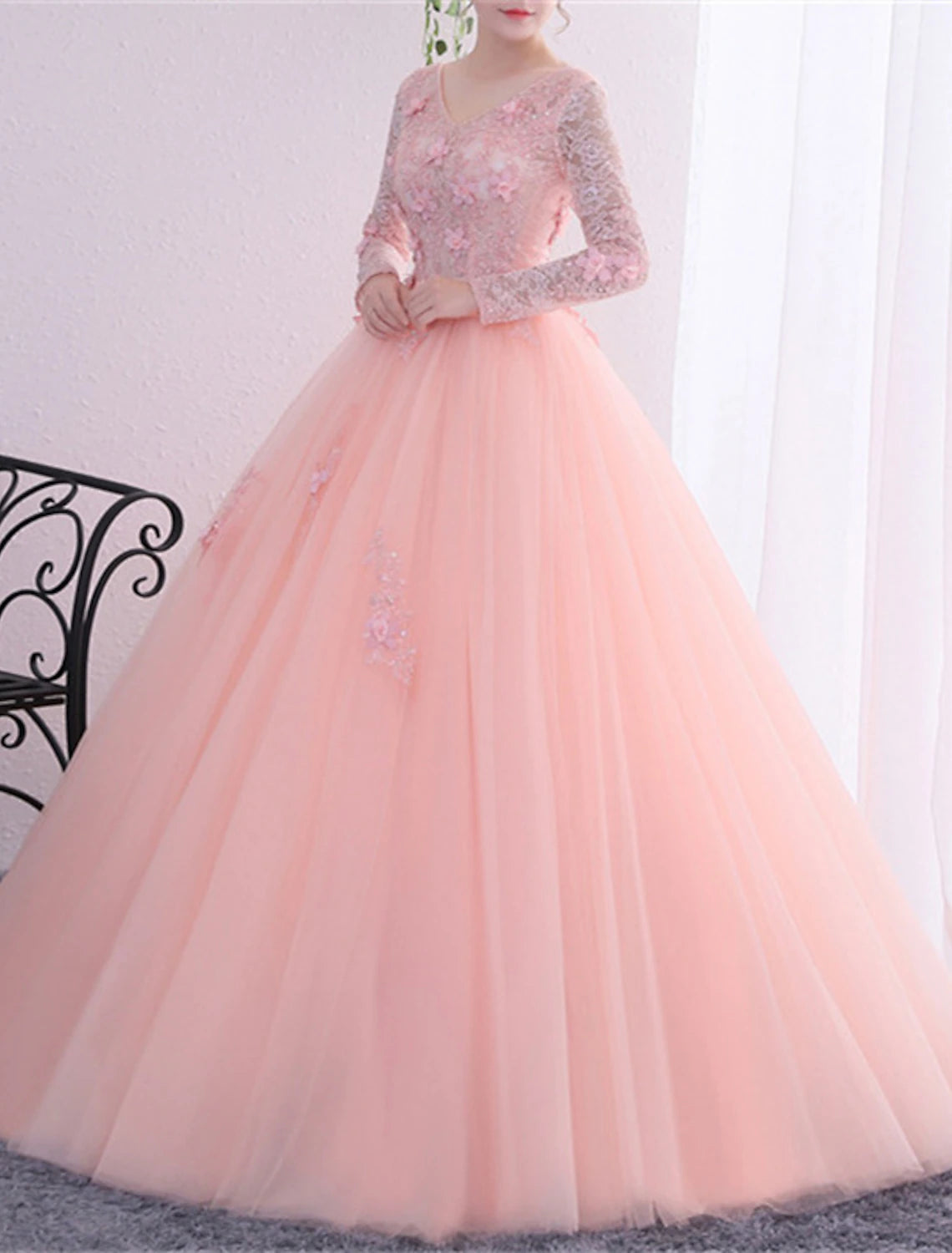 Vestido de quinceañera estilo princesa, largo hasta el suelo, manga larga, escote en V, poliéster con apliques de cristales.