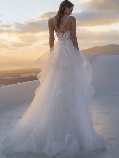 Suknie ślubne w kształcie litery A/księżniczki z tiulu i koronki z dekoltem w serek, bez rękawów i trenem typu brush