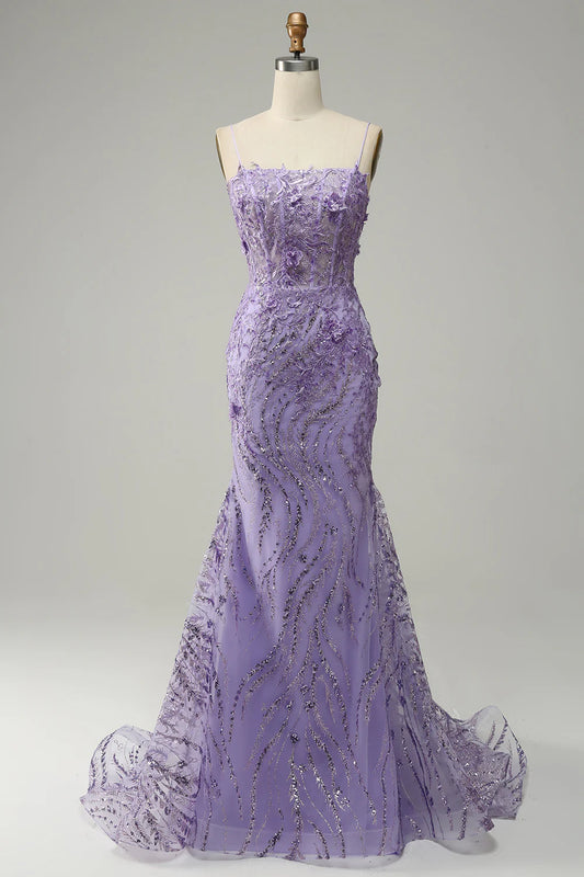 Vestido de fiesta morado con tirantes finos y cuentas de sirena