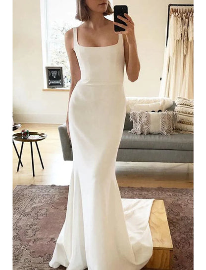 Side view of the white mermaid wedding dress, highlighting its stretch fabric and silhouette.