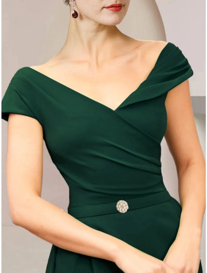Back view of the elegant V-neck sheath column dress, suitable for wedding guests.