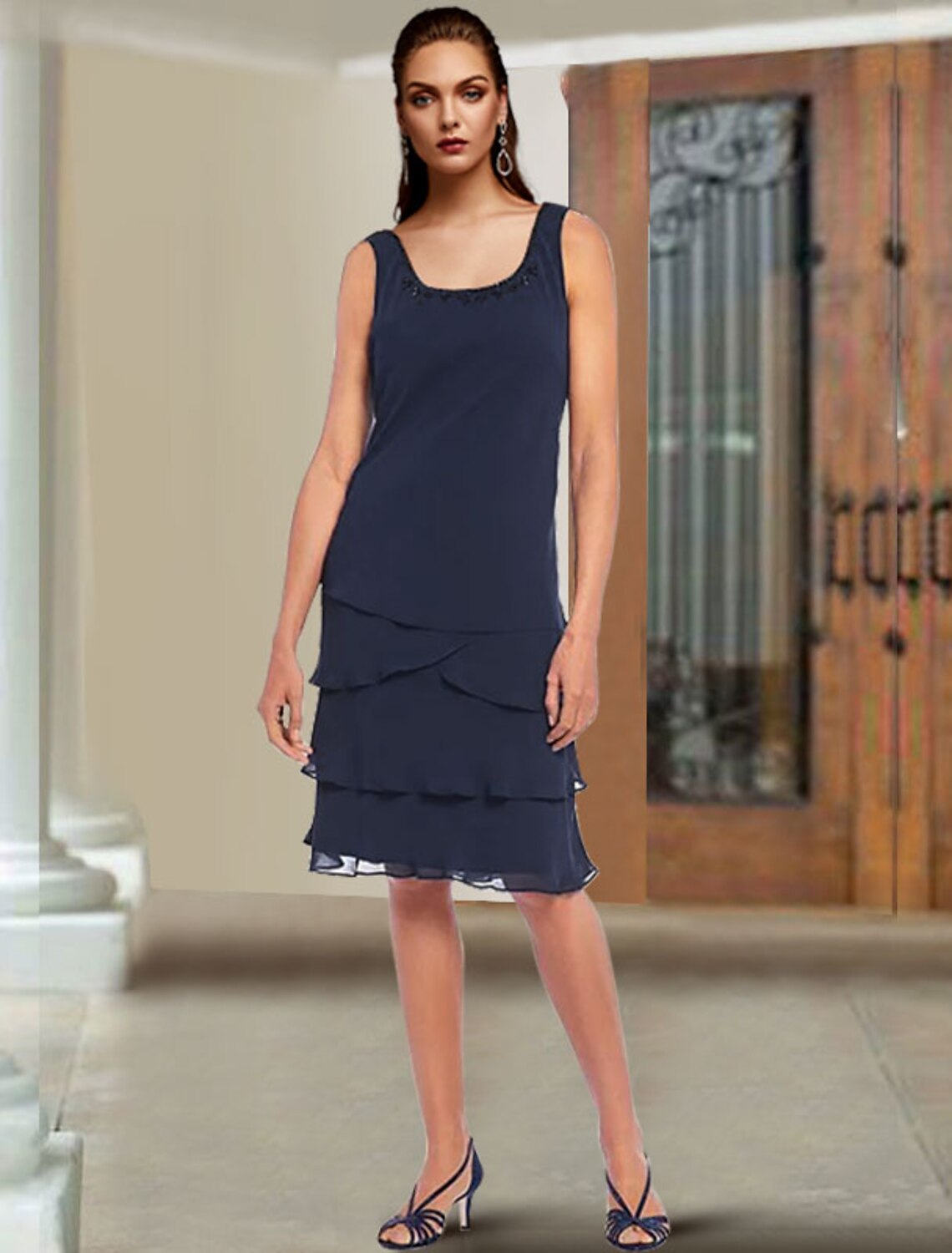 Vestido elegante de dos piezas para madre de la novia, estilo tubo/columna, escote redondo, largo hasta la rodilla, de gasa, con encaje, sin mangas, cruzado con volantes y cuentas.