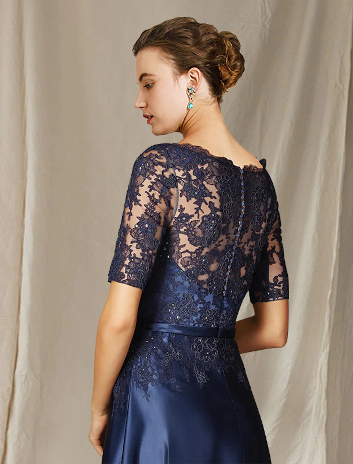 Suknia dla matki panny młodej w kształcie litery A, plus size, elegancka, z dekoltem w kształcie łezki, sięgająca do ziemi, koronkowa, z krótkim rękawem i aplikacjami w kształcie kokardek