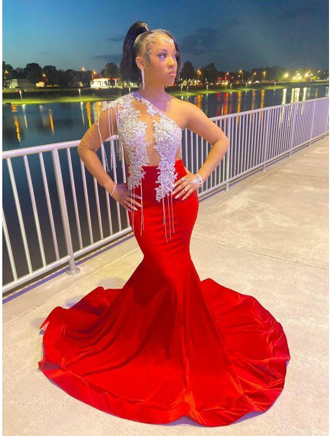 Vestidos de fiesta de sirena/trompeta, vestido floral, vestido de fiesta, cola de corte, manga larga, cuello joya, charmeuse con apliques de cristales brillantes