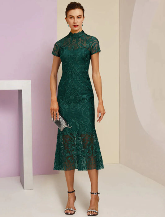 Vestido de Madre de la Novia con Corte Vaina/Columna para Invitadas de Boda Elegante Cuello Alto Largo hasta la Rodilla Encaje Manga Corta con Apliques