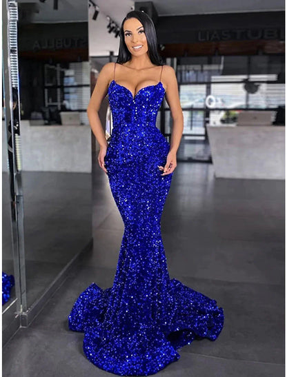 Vestidos de fiesta de sirena/trompeta, vestido largo con cola larga y sin mangas, tirantes finos, lentejuelas y espalda descubierta.