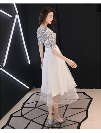 Vestido de cóctel blanco brillante de corte A para fiesta de graduación, escote joya, media manga, largo hasta la rodilla, satén con capa de lentejuelas