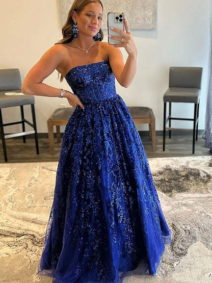 Vestidos de corte A/princesa con apliques de tul, sin tirantes, sin mangas y con cola larga