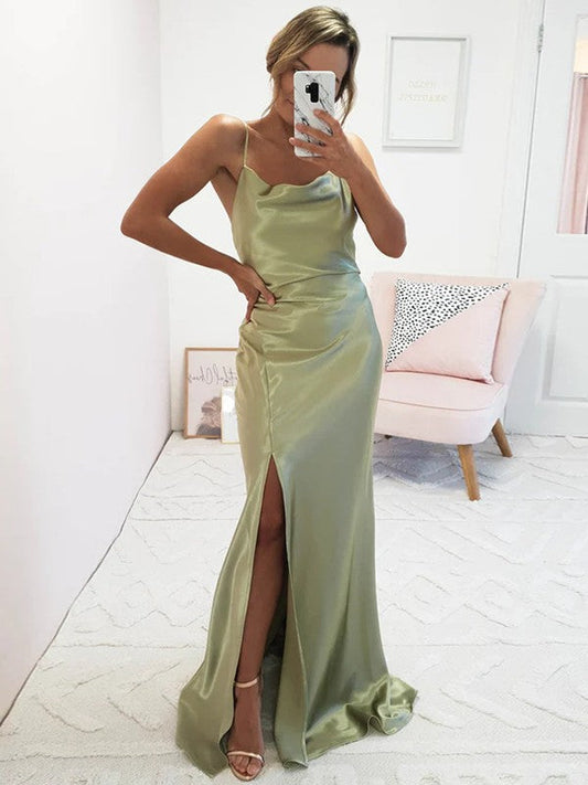 Vestidos de corte tubo/columna de satén tipo seda con frunces, tirantes finos, sin mangas y con cola larga